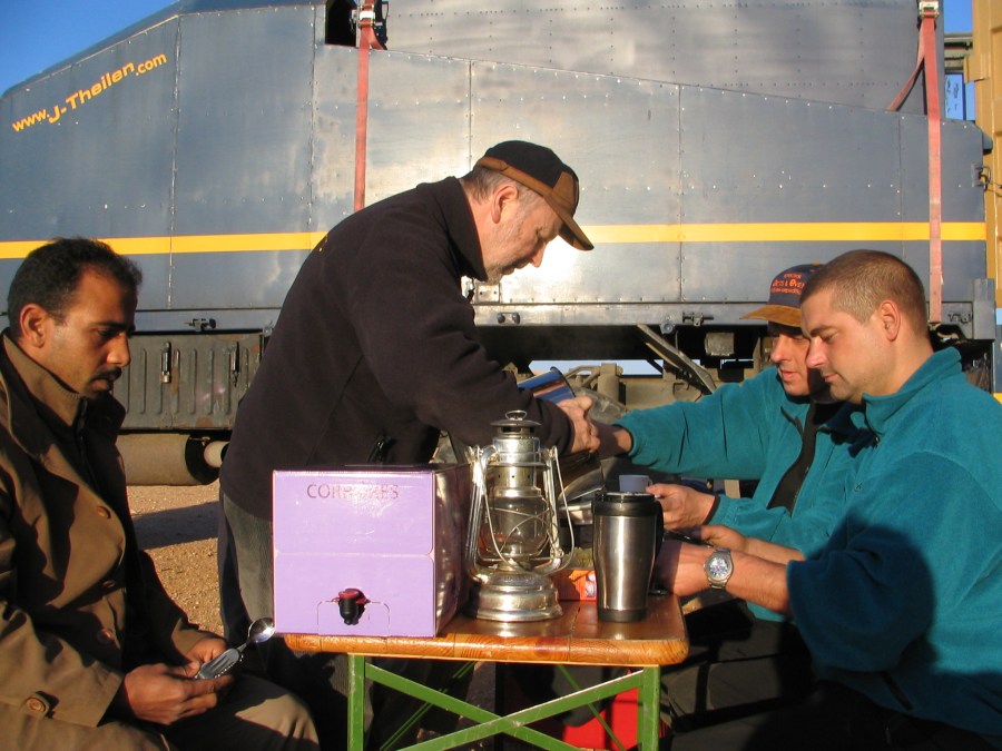 Die Truppe beim Frühstück